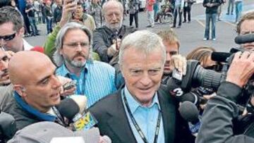 <b>SONRIENTE. </b>Mosley compareció muy confiado ante los medios de comunicación en Silverstone.