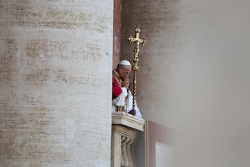 El recin elegido Papa Len XIV, el cardenal Robert Prevost de los Estados Unidos, emocionado en el balcn de la Baslica de San Pedro, en el Vaticano.