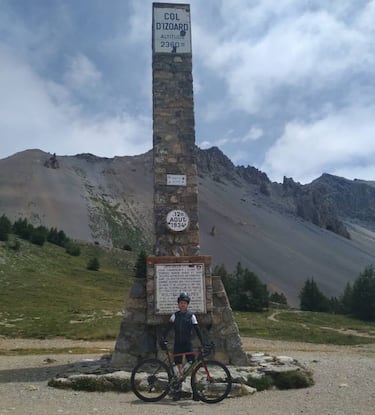 Tracks del 21, el reto ciclista en honor a Jarque, cruza el ecuador