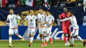 Andres Guardado festeja el segundo gol ante Panam&aacute;.