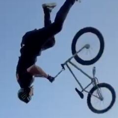 Primer backflip quintuple tailwhip de la historia