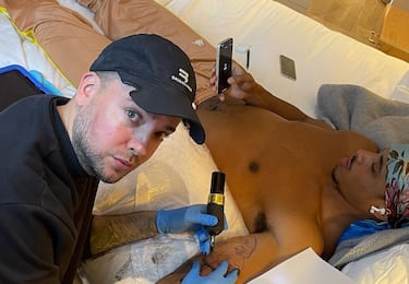 Samu Rico, el tatuador que ha conquistado a los futbolistas con su magia