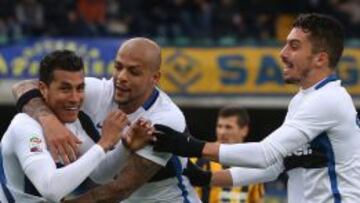 22016124846706_Z97IMG3903.JPG. Verona (Italy), 07/02/2016.- Inter&#039;s Jeison Murillo (L) celebrates with his teammates after scoring during the Italian Serie A soccer match between Verona and Inter at Bentegodi stadium in Verona, Italy, 07 February 2016. (Italia) EFE/EPA/VENEZIA FILIPPO