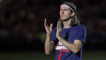 Filipe Luis, en las celebraci&oacute;n del Atl&eacute;tico por la Supercopa mientras su futuro sigue en el aire y el PSG a&ntilde;ade a Guerreiro a su lista de candidatos. 