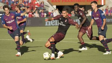 André Silva marca al Barcelona en pretemporada.