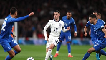 London (United Kingdom), 10/10/2024.- Phil Foden of England (C) in action during the UEFA Nations League match between England and Greece in London, Great Britain, 10 October 2024. (Gran Bretaña, Grecia, Reino Unido, Londres) EFE/EPA/ANDY RAIN