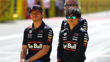 Max Verstappen y Yuki Tsunoda junto a Laurent Mekies, director de Red Bull en la F1.
