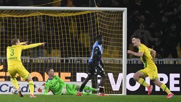 Matthis Abline celebraun gol.