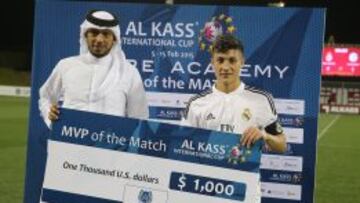 Óscar, recibiendo el MVP de un partido