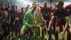 Liverpool: Adrián can have the house for f*** all! – Carragher offers home to goalkeeper