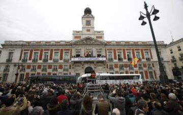 El nuevo Campeón visitó el Ayuntamiento y la sede de la Comunidad de Madrid para ofrecer la Copa del Rey a todos los aficionados.