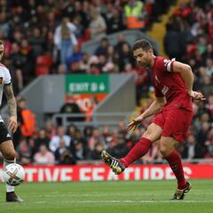 Xabi Alonso deslumbra en su vuelta a Anfield