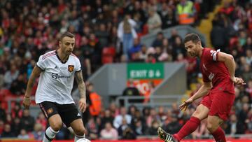 Xabi Alonso deslumbra en su vuelta a Anfield