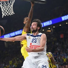 What is the record between Spanish and NBA teams?