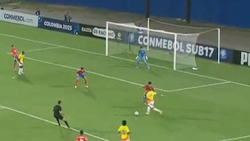 Es el arquero del futuro en la Roja: atajadas como esta lo confirman