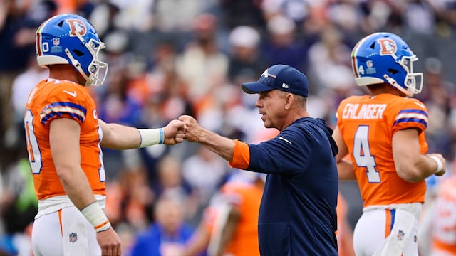 Denver adjusts its game-day roster before Sunday’s finale as injuries affect the linebacker group and playoff positioning remains on the line.