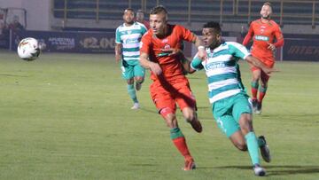 Freddy Salazar uno de los autores de los goles de Patriotas. 