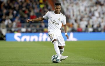El Madrid le considera un fichaje estrat¨¦gico y conf¨ªa en su futuro. Tiene el puesto asegurado en la primera plantilla y si salen Bale y Lucas V¨¢zquez, a¨²n m¨¢s huecos para crecer.
