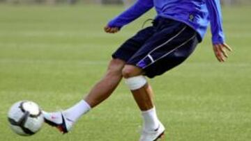 <b>TOCADO. </b>Danciulescu lleva bastante tiempo con problemas en su rodilla izquierda.