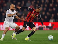 Soccer Football - Premier League - AFC Bournemouth v Manchester United - Vitality Stadium, Bournemouth, Britain - March 20, 2026 Manchester United's Bryan Mbeumo in action with AFC Bournemouth's Amine Adli Action Images via Reuters/Andrew Couldridge EDITORIAL USE ONLY. NO USE WITH UNAUTHORIZED AUDIO, VIDEO, DATA, FIXTURE LISTS, CLUB/LEAGUE LOGOS OR 'LIVE' SERVICES. ONLINE IN-MATCH USE LIMITED TO 120 IMAGES, NO VIDEO EMULATION. NO USE IN BETTING, GAMES OR SINGLE CLUB/LEAGUE/PLAYER PUBLICATIONS. PLEASE CONTACT YOUR ACCOUNT REPRESENTATIVE FOR FURTHER DETAILS..