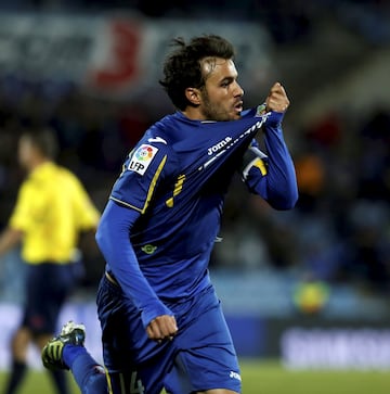 Vistió la camiseta del Getafe en dos etapas diferentes: primero la temporada 2009-10 y después cinco temporadas desde 2011 hasta 2016.