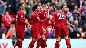 Jugadores del Liverpool celebran el gol de Salah.