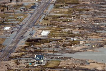 El 1 de septiembre de 2008, la tormenta Ike fue creciendo en tamaño y se convirtió en huracán durante su paso por el Atlántico norte. Entró al Golfo de México pasando por la isla de La Española, causando 74 muertos en Haití, y entró por la costa de Texas, causando 67 muertos entre los estados de Texas y Luisiana. 