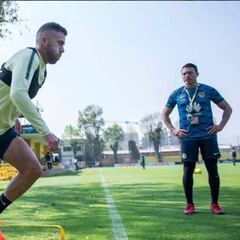 Jerémy Ménez regresó a México para continuar su recuperación