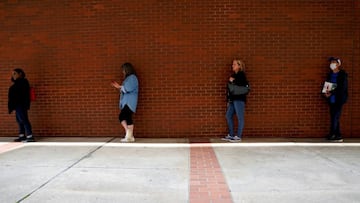 In states that where the governor hasn’t ended federal unemployment benefits early there are calls from lawmakers for such steps to be taken.