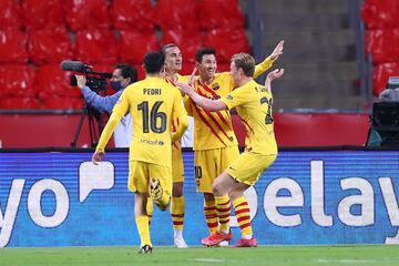 0-2. Frenkie De Jong celebró el segundo gol.