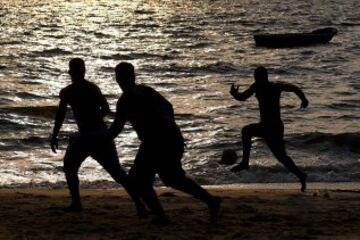 F¨²tbol en las playas de Libreville capital de Gab¨®n