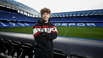 Mario Soriano, posando en Riazor para AS.