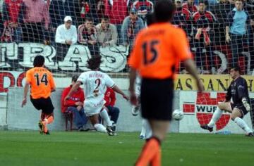 El ex jugador del Valencia y la afición siempre tendrán un gran recuerdo del gol que hizo en el Sánchez Pizjuán en la jornada 36 del curso 2003-04. Marcó el 0-1 en el minuto 12 de partido. Baraja puso la sentencia en el 89' y el Valencia se proclamó campeón de Liga matemáticamente ese día. El primer paso del doblete.