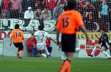El ex jugador del Valencia y la afici¨®n siempre tendr¨¢n un gran recuerdo del gol que hizo en el S¨¢nchez Pizju¨¢n en la jornada 36 del curso 2003-04. Marc¨® el 0-1 en el minuto 12 de partido. Baraja puso la sentencia en el 89' y el Valencia se proclam¨® campe¨®n de Liga matem¨¢ticamente ese d¨ªa. El primer paso del doblete.