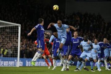 Chelsea y Manchester City luchan por el primer lugar en la Premier League.