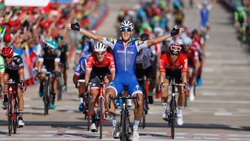 Trentin remontó a Lobato en el primer sprint de la Vuelta