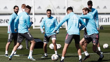 Isco, Lucas Vázquez y Sergio Ramos, en un ejercicio durante el entrenamiento del Real Madrid el jueves 18 de marzo de 2021.