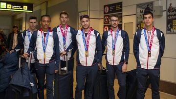 04/03/19 LLEGADA AEROPUERTO DE BARAJAS SELECCION ESPAÑOLA DE ATLETISMO MEDALLAS
MANU GUIJARRO , ANA PELETEIRO, LUCAS BUA, OSCAR HUSILLOS, ALVARO DE ARRIBA, JESUS GOMEZ