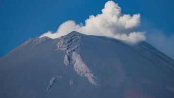 A general view shows a column of steam emerging from Popocatepetl volcano, after an increase in volcanic activity with steam and ash eruptions have been registered recently, according to local media, as seen from Calpan municipality, in the state of Puebla, Mexico February 1, 2023. REUTERS/Henry Romero