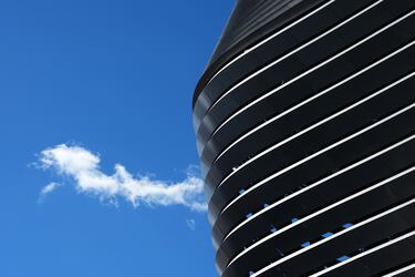 Imagen del exterior del estadio Santiago Bernabéu antes del inicio del encuentro entre el Real Madrid y el Fútbol Club Barcelona.