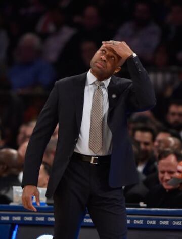 Derek Fisher no encuentra por ahora soluciones para que los Knicks funcionen.