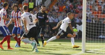 Otamendi marca el 3-0.