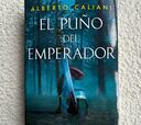 Descubre el vertiginoso thriller histórico ‘El puño del emperador’ de Alberto Caliani”