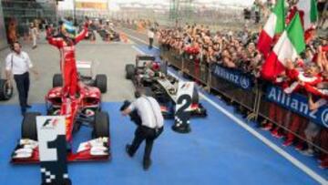 DE NUEVO EN LO M&Aacute;S ALTO. Alonso se reconcili&oacute; con el triunfo en Shanghai, un resultado que relanza todas sus ambiciones en este Mundial 2013.