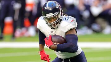 El running back Derrick Henry se fracturó el quinto metatarsiano del pie derecho en la Semana 8 y necesitó de una cirugía para reparar la lesión.
