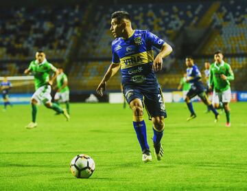 Lateral izquierdo chileno que viene del Everton de Chile al León en el futbol mexicano.