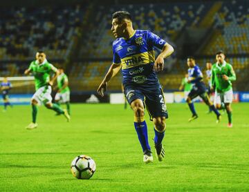 Lateral izquierdo chileno que viene del Everton de Chile al León en el futbol mexicano.
