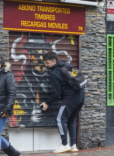 La nueva vida de Alejandro Albalá: de ser la pareja de Isa P a dependiente de un estanco