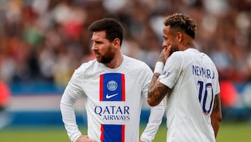 PARIS, FRANCE - OCTOBER 29: Neymar Junior of Paris Saint Germain (R) talks to Lionel Messi of Paris Saint Germain (L) during the Ligue 1 match between Paris Saint-Germain and ESTAC Troyes at Parc des Princes on October 29, 2022 in Paris, France. (Photo by Antonio Borga/Eurasia Sport Images/Getty Images)