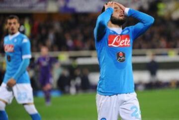 Napoli: Está claro que no hace parte de los grandes de Italia, pero sí es un club con mucha Historia. En los últimos años, ha sido protagonista de la Serie A, pero siempre le ha faltado un centavo para el peso. En el 2012-2013, fue supcampeón, a pesar de contar con un gran grupo de jugadores. En el presente año, todo parecía encaminado para por fin lograr el título, pero de nuevo cedió y la Juve le sacó ventaja en la recta final. En su historia, ha sido cinco veces supcampeon de la Serie A, mientras que solo suma dos títulos.
 
 
Roma: El grande más sufrido del fútbol italiano. La Roma sí que es experto en morir cuando está llegando a la orilla. Ha sido subcampeón 13 veces de la Liga de Italia, mientras que solo ha sido campeón 3 veces. En los últimos 15 años, el cuadro de la capital ha sumado 8 subtítulos. Además, perdió las dos finales que disputó en torneos europeos.